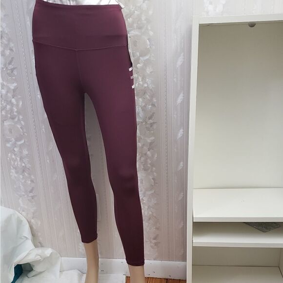 LegEnd Capri Leggings    - Picture 1 of 5